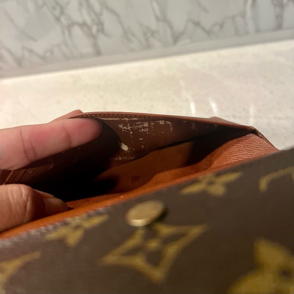 Louis Vuitton Monogram Wallet (Free Chain) - Picture 10 of 16